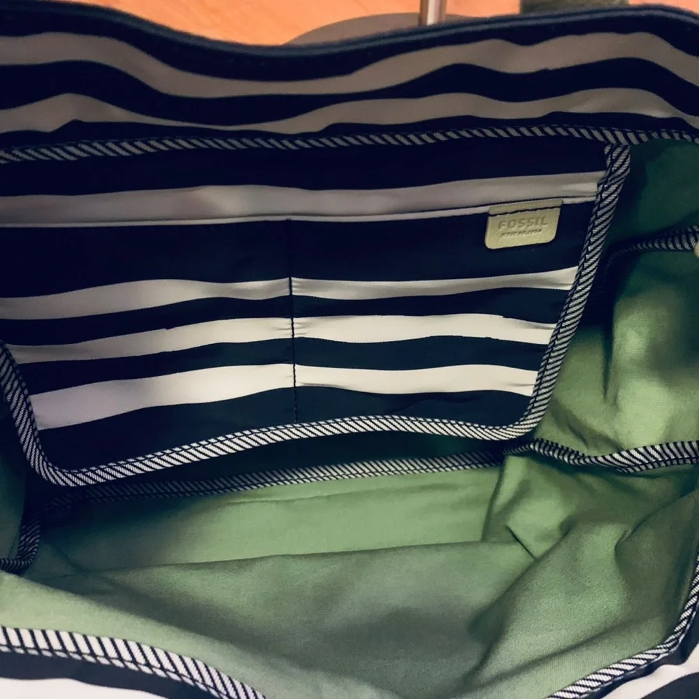 Fossil black/ivory stripe bag with light green accents and matching wallet NWT - Picture 4 of 8